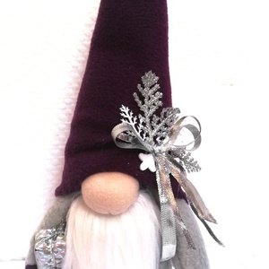 Téli manó ajándékdobozzal, Karácsony, Karácsonyi lakásdekoráció, Karácsonyi manók, figurák, Varrás, MESKA