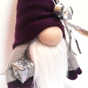 Téli manó ajándékdobozzal - karácsony - karácsonyi lakásdekoráció - karácsonyi manók, figurák - Meska.hu