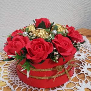 Virágos doboz bonbonnal - otthon & életmód - dekoráció - asztal és polc dekoráció - díszdoboz - Meska.hu