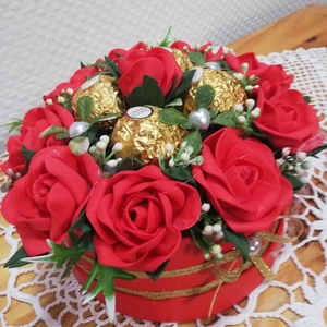 Virágos doboz bonbonnal - otthon & életmód - dekoráció - asztal és polc dekoráció - díszdoboz - Meska.hu