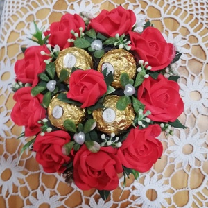 Virágos doboz bonbonnal - otthon & életmód - dekoráció - asztal és polc dekoráció - díszdoboz - Meska.hu