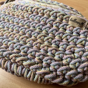 Horgolt fonottka mintás crossbody - táska & tok - övtáska - Meska.hu