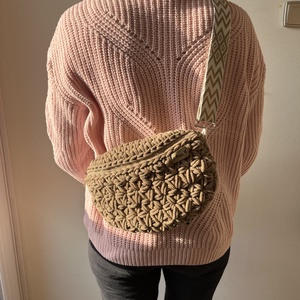 Horgolt dupla jázmin mintás crossbody - táska & tok - övtáska - Meska.hu
