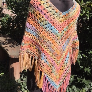 Játék horgolt poncsó  - ruha & divat - női ruha - poncsó - Meska.hu