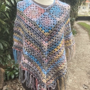 Tavasz horgolt poncsó - ruha & divat - női ruha - poncsó - Meska.hu