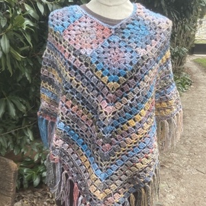 Tavasz horgolt poncsó - Meska.hu