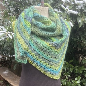 Fűzfa horgolt vállkendő sálkendő  - ruha & divat - sál, sapka, kendő - vállkendő - Meska.hu