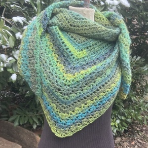 Fűzfa horgolt vállkendő sálkendő  - ruha & divat - sál, sapka, kendő - vállkendő - Meska.hu