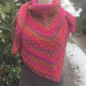 Tulipán horgolt vállkendő sálkendő  - ruha & divat - sál, sapka, kendő - vállkendő - Meska.hu