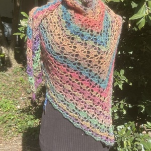 Virágos rét horgolt vállkendő sálkendő  - ruha & divat - sál, sapka, kendő - vállkendő - Meska.hu