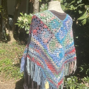 Tavasz horgolt poncsó - ruha & divat - női ruha - poncsó - Meska.hu