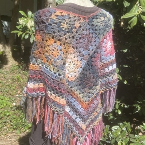 Jazzy horgolt poncsó - ruha & divat - női ruha - poncsó - Meska.hu