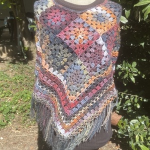 Jazzy horgolt poncsó - Meska.hu