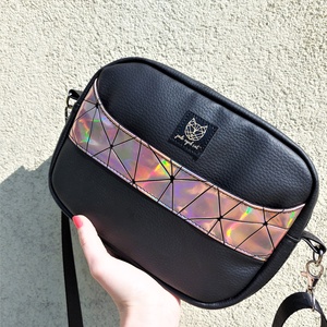 Fekete műbőr crossbody holografikus rosegold díszítéssel, Táska & Tok, Kézitáska & válltáska, Vállon átvethető táska, Varrás, MESKA