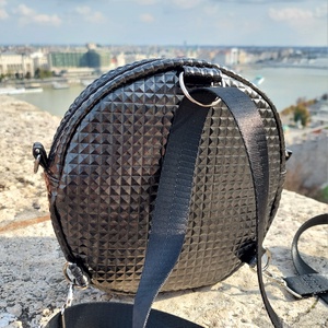 Full Moon 2in1 válltáska és hátitáska fekete színű piramismintás anyagból - táska & tok - kézitáska & válltáska - vállon átvethető táska - Meska.hu