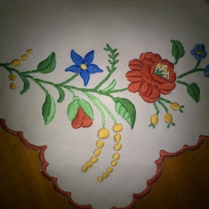 Korall Kalocsa hímzett terítő -  - Meska.hu