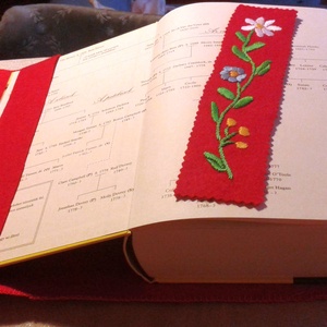 Hímzett piros könyvborító és könyvjelző -  - Meska.hu