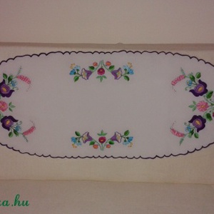 Tündérkert hímzett terítő -  - Meska.hu