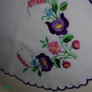 Tündérkert hímzett terítő -  - Meska.hu