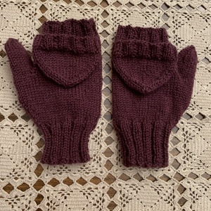 Kapucnis Kesztyű-kézzel kötött - Meska.hu