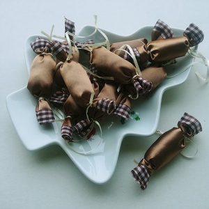 Cappuccino - kockás textil szaloncukrok (10db) - karácsony - karácsonyi lakásdekoráció - karácsonyfadíszek - Meska.hu