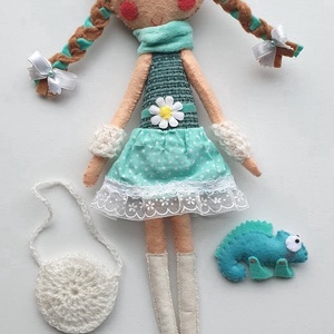 Milla- öltöztethető  textilbaba  kis kaméleonnal és kiegészítőkkel - Azonnal vihető! - játék & sport - baba & babaház - öltöztethető baba - Meska.hu Milla- öltöztethető  textilbaba  kis kaméleonnal és kiegészítőkkel - Azonnal vihető! - játék & sport - baba & babaház - öltöztethető baba - Meska.hu