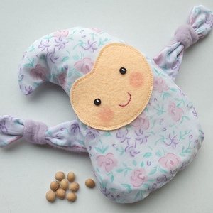 Manócska- cseresznyemag párna (lila-virágos), Játék & Sport, Plüssállat & Játékfigura, Manó, Varrás, MESKA