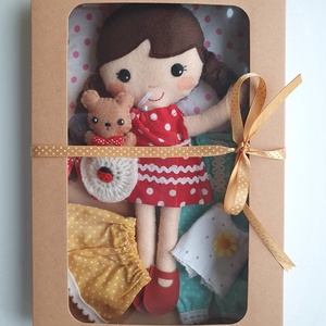 Pöttyös Panni- öltöztethető textilbaba kis macival és kiegészítőkkel díszdobozban (Azonnal vihető!), Játék & Sport, Baba & babaház, Öltöztethető baba, Varrás, MESKA