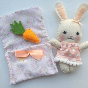 Apróságok szundizsákban- cuki nyuszilány répával - játék & sport - plüssállat & játékfigura - nyuszi - Meska.hu