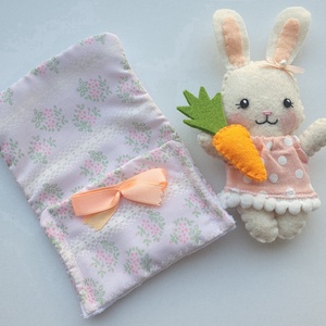 Apróságok szundizsákban- cuki nyuszilány répával - játék & sport - plüssállat & játékfigura - nyuszi - Meska.hu