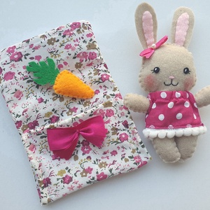 Apróságok szundizsákban- cuki nyuszilány répával - játék & sport - plüssállat & játékfigura - nyuszi - Meska.hu