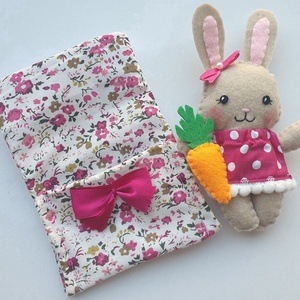 Apróságok szundizsákban- cuki nyuszilány répával - játék & sport - plüssállat & játékfigura - nyuszi - Meska.hu