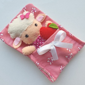 Apróságok szundizsákban- cuki barilány almával, Játék & Sport, Plüssállat & Játékfigura, Láma, Varrás, MESKA