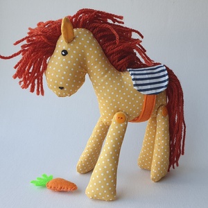 Fanta - cuki lovacska répával és levehető nyereggel AZONNAL VIHETŐ!, Játék & Sport, Plüssállat & Játékfigura, Ló, Varrás, MESKA