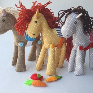 Szellő - cuki lovacska répával és levehető nyereggel AZONNAL VIHETŐ! - játék & sport - plüssállat & játékfigura - ló - Meska.hu