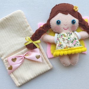 Apróságok szundizsákban- Kamilla aprócska tündérlány levehető szárnyakkal(sárga) - játék & sport - baba & babaház - játékbaba, babakellék - Meska.hu