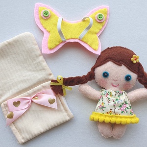 Apróságok szundizsákban- Kamilla aprócska tündérlány levehető szárnyakkal(sárga) - Meska.hu