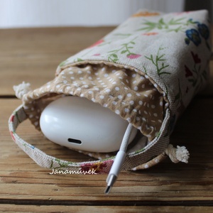 Fülhallgató tartó - táska & tok - pénztárca & más tok - fülhallgató tok  - Meska.hu