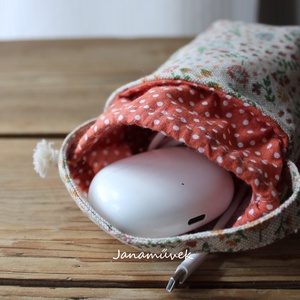 Fülhallgató tartó - táska & tok - pénztárca & más tok - fülhallgató tok  - Meska.hu