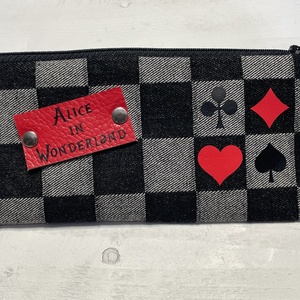 Alice in Wonderland - Alice csodaországban - kockás tolltartó, Otthon & Életmód, Papír, írószer, Tolltartó & Ceruzatekercs, Fotó, grafika, rajz, illusztráció, MESKA