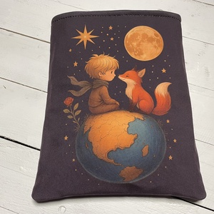 Kis herceges softshell könyvtok A5-ös könyvekhez, élénk színekkel, Otthon & Életmód, Papír, írószer, Jegyzetfüzet & Napló, Fotó, grafika, rajz, illusztráció, Varrás, MESKA