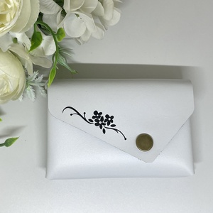 Valódi bőr zsebkendőtartó - hófehér - fekete virágmintával - Meska.hu