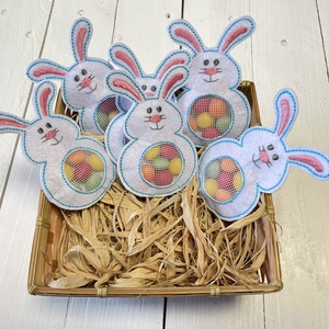 Húsvéti hímzett nyuszi ajándék � cukorka vagy pénztartó - otthon & életmód - dekoráció - húsvéti asztaldíszek - Meska.hu