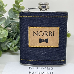 Tanúfelkérő ajándék - Farmer borítású fém flaska névre szóló bőr címkével - Meska.hu