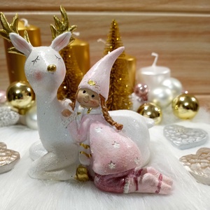 Kislány szarvasfigurával adventi asztaldísz - Meska.hu