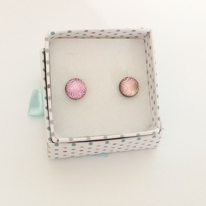 Rózsaszín, zöldes csillogás pötyi fülbevaló - ékszer - fülbevaló - pötty fülbevaló - Meska.hu