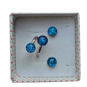  Kéklőn csillogó  fülbevaló és gyűrű - Jannaja ékszer - ékszer - ékszerszett - Meska.hu