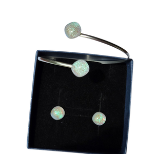 Fehér csillogás pötyi fülbevaló és karkötő - Meska.hu