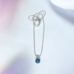 Glamor fekete alapon kéklő medál - ékszer - nyaklánc - medálos nyaklánc - Meska.hu