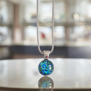 Glamor azúr kék, zöld csillogó medál, Ékszer, Nyaklánc, Medálos nyaklánc, Üvegművészet, MESKA